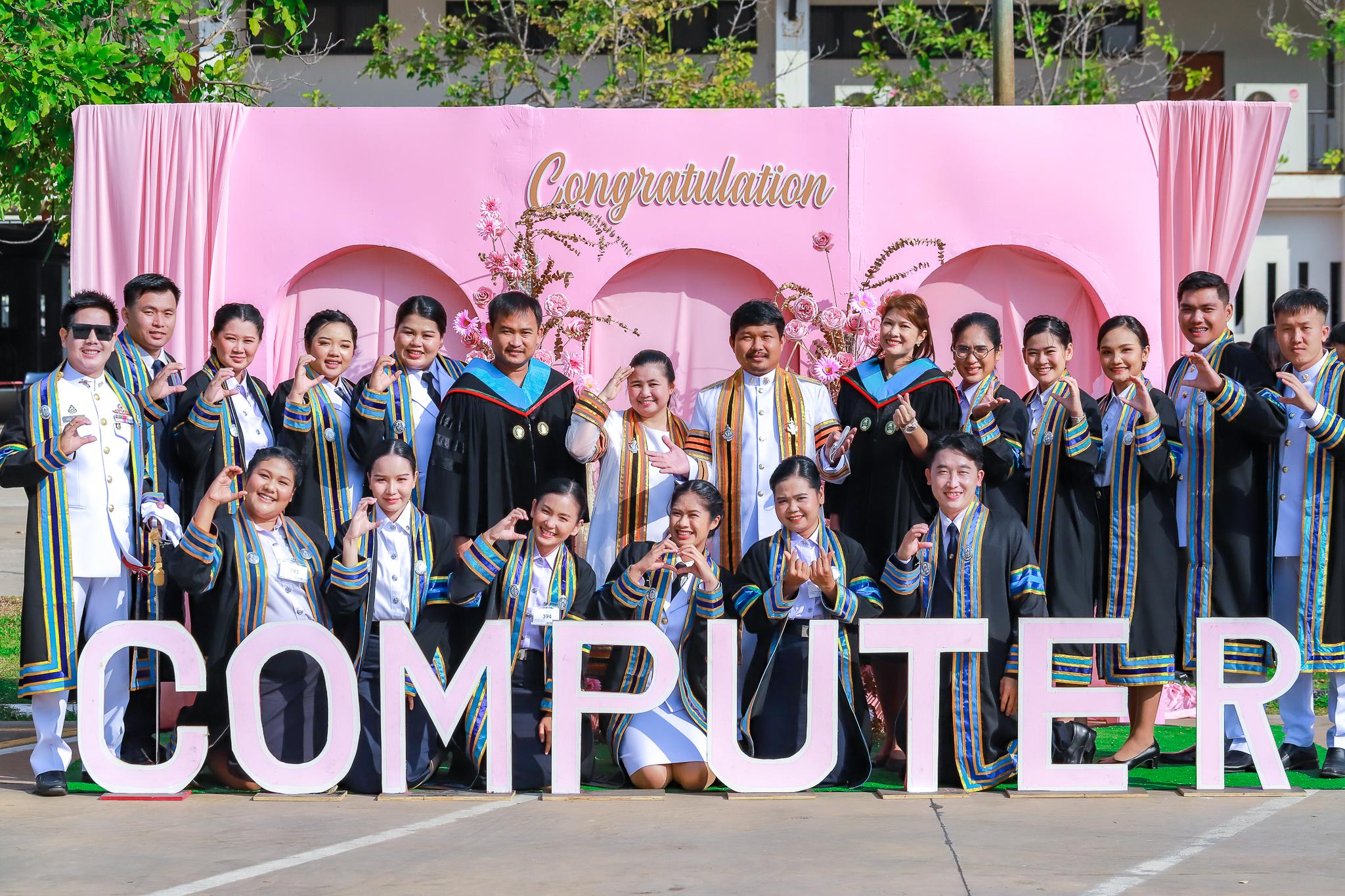 1. ขอแสดงความยินดี กับบัณฑิต ค.บ. (คอมพิวเตอร์ศึกษา)  ปีการศึกษา 2560-2562 #การฝึกซ้อมรับพระราชทานปริญญาบัตร